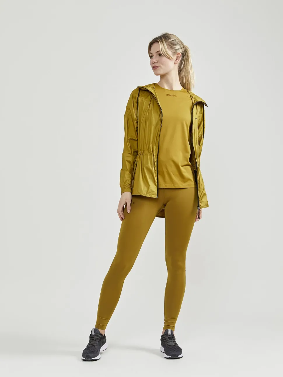 WOMEN'S ADV CHARGE TRAINING WIND JACKET