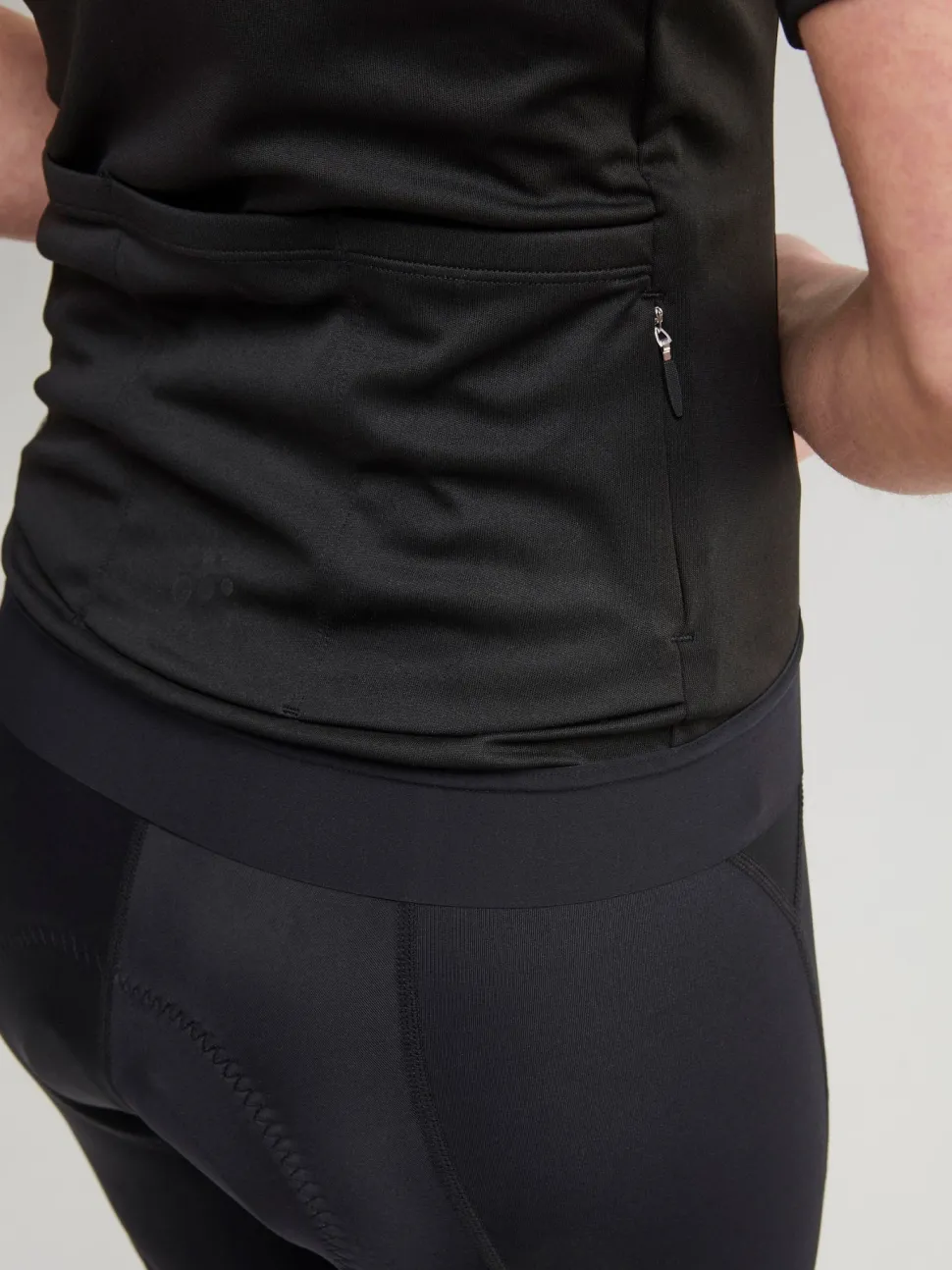 WOMEN'S ESSENCE CYCLING JERSEY - Black